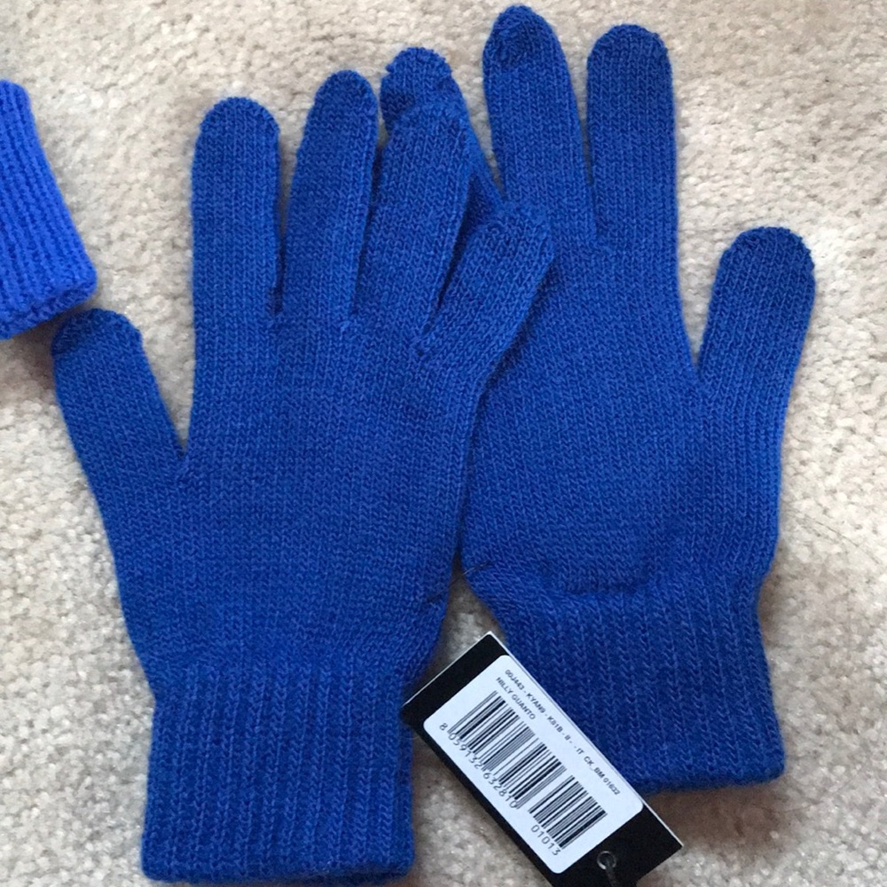 Diesel Bini hat and gloves set. - Picture 5 of 7
